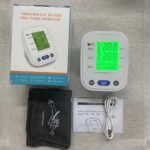 ⁦جهاز قياس ضغط الدم بشاشة LCD⁩ - الصورة ⁦2⁩